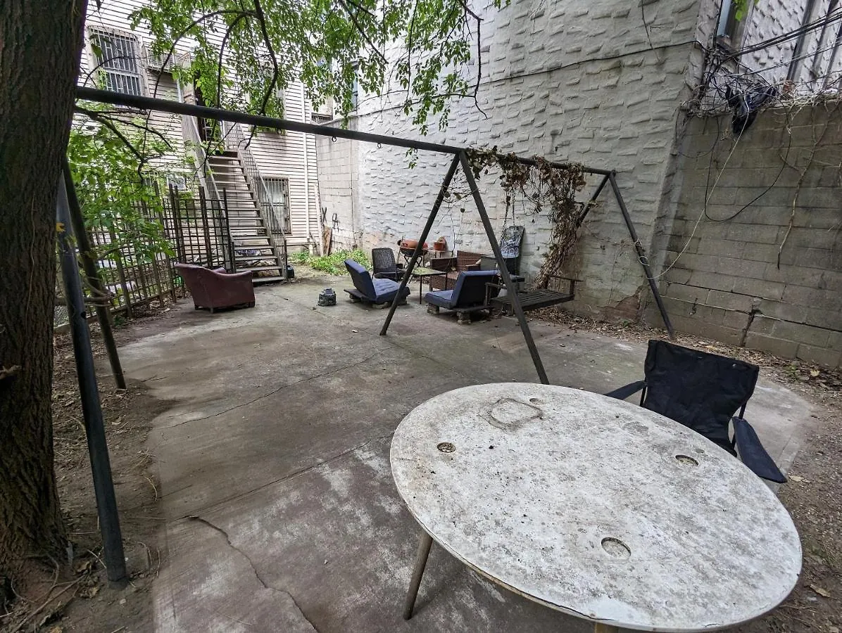 Central & Affordable Williamsburg Small Room New York